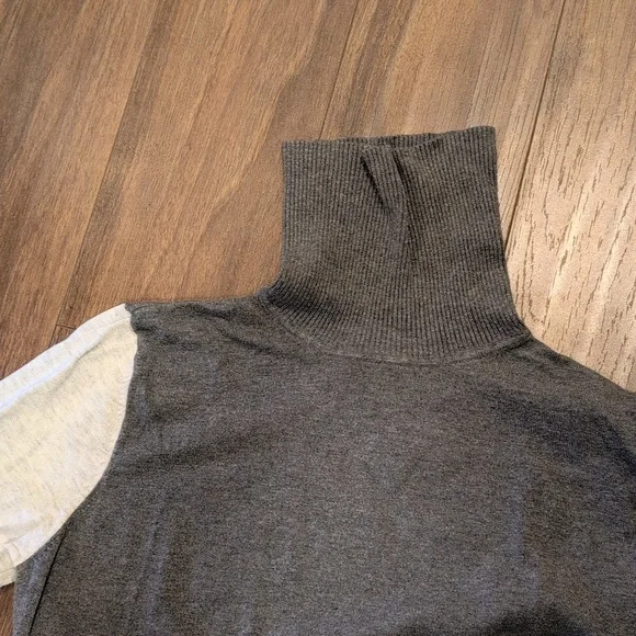 Gray color block Turtleneck Sweater - Picture 7 of 7